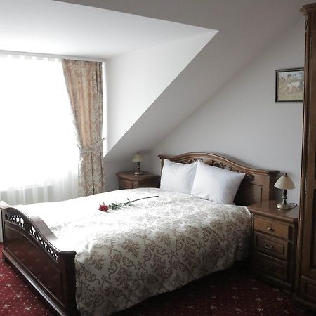 Hotel Slavia Salonta Bagian luar foto