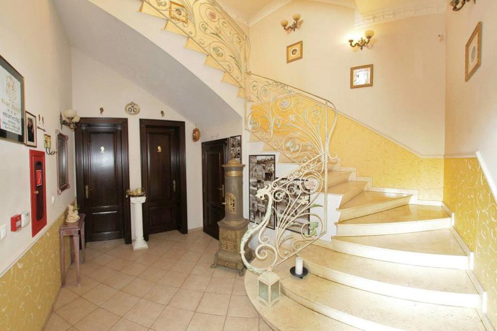 Hotel Slavia Salonta Bagian luar foto