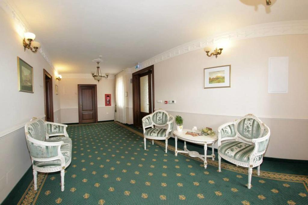 Hotel Slavia Salonta Bagian luar foto