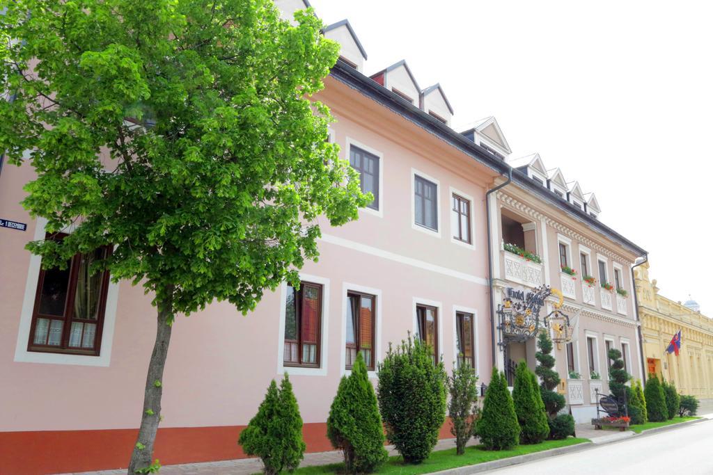 Hotel Slavia Salonta Bagian luar foto