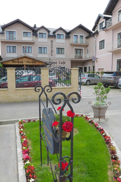 Hotel Slavia Salonta Bagian luar foto