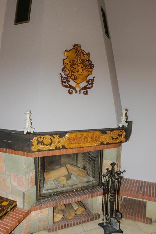 Hotel Slavia Salonta Bagian luar foto