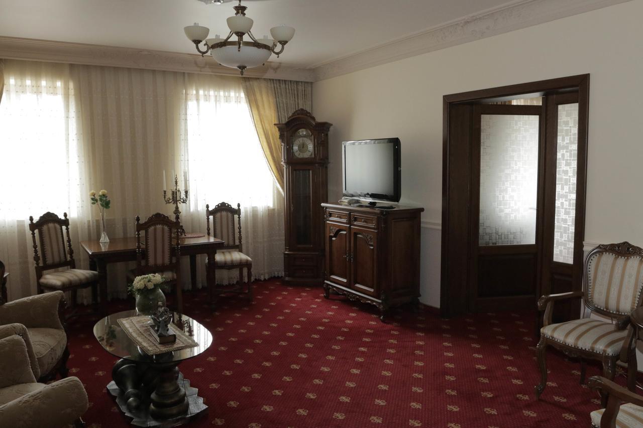 Hotel Slavia Salonta Bagian luar foto