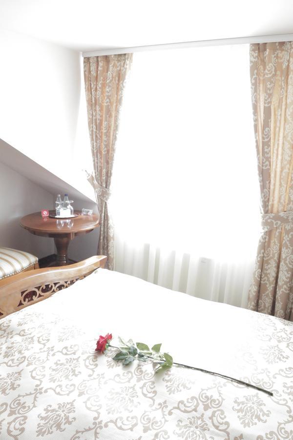 Hotel Slavia Salonta Bagian luar foto