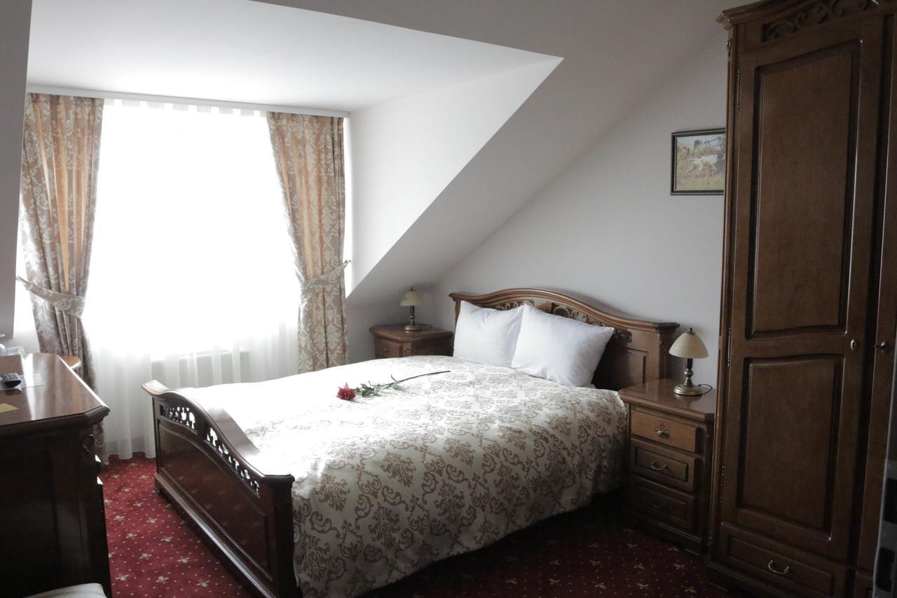 Hotel Slavia Salonta Bagian luar foto