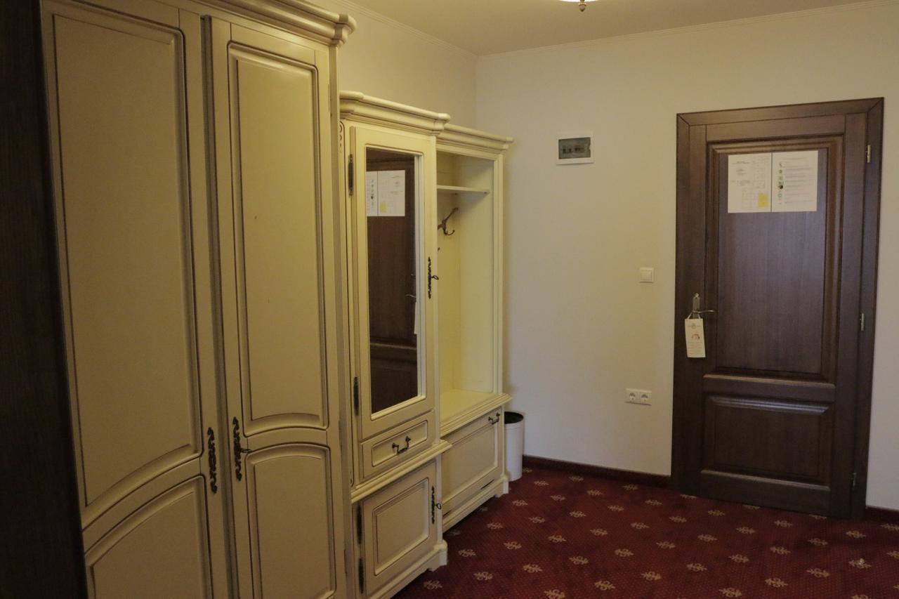 Hotel Slavia Salonta Bagian luar foto