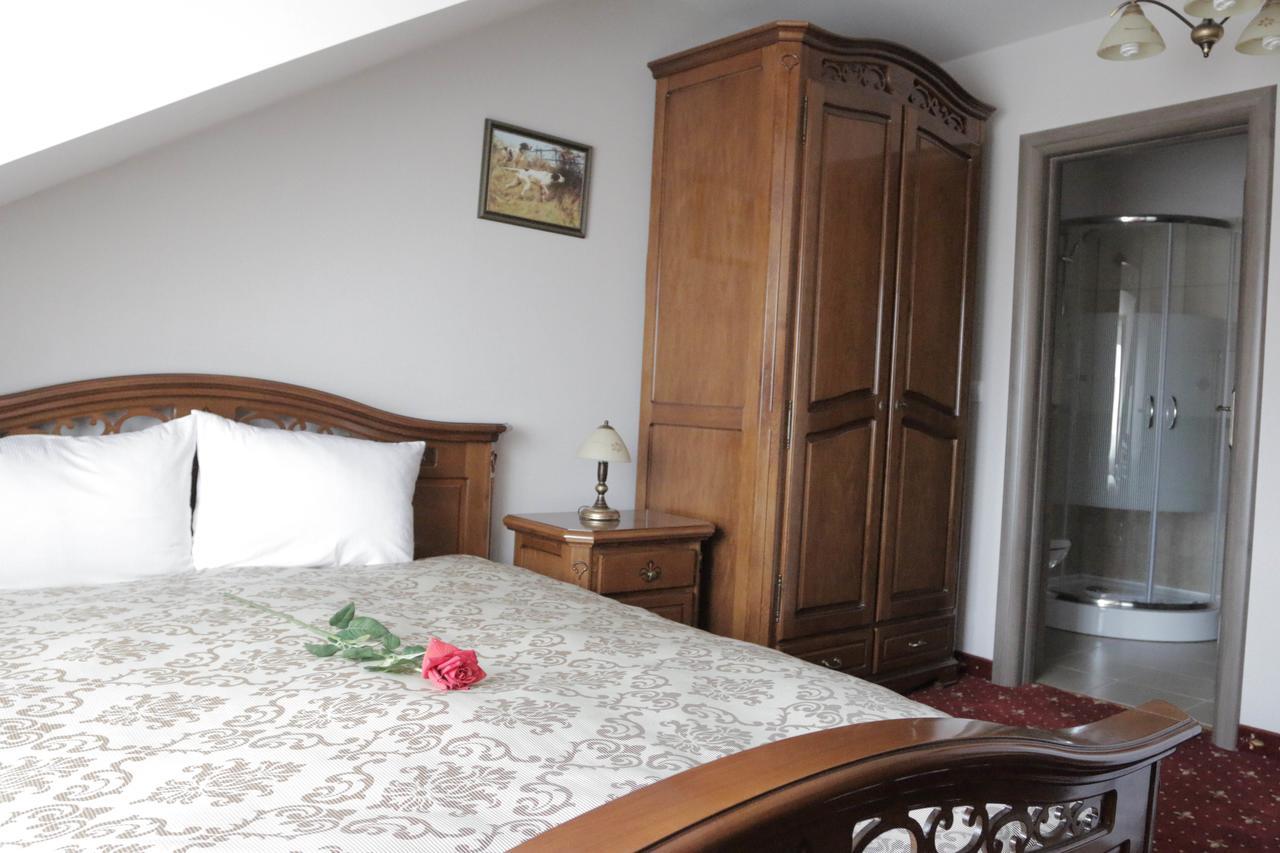 Hotel Slavia Salonta Bagian luar foto