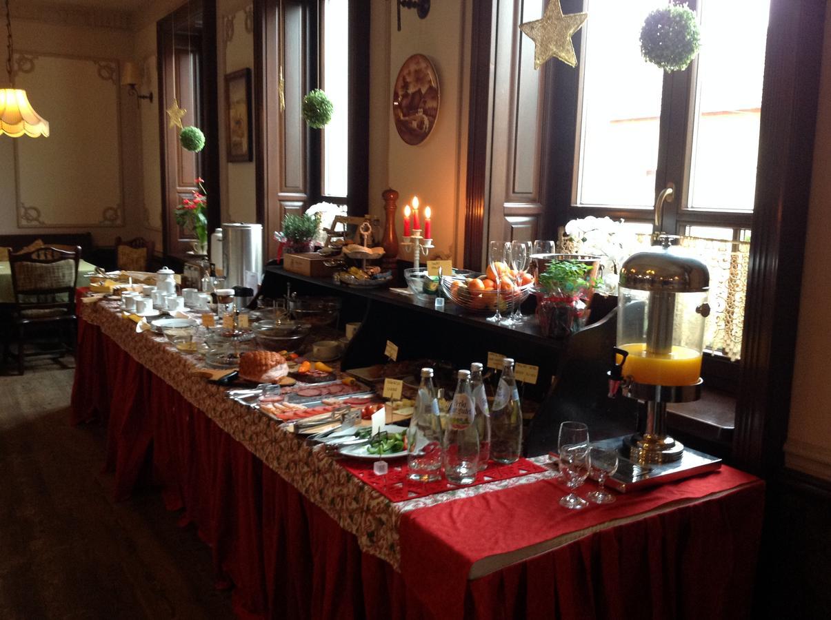 Hotel Slavia Salonta Bagian luar foto